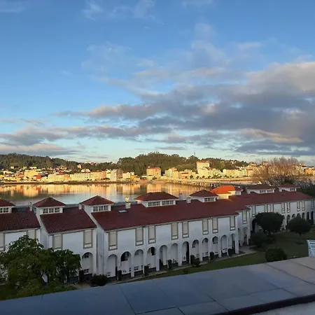 Con Terraza Y Vistas Al Mar En La Apartment *