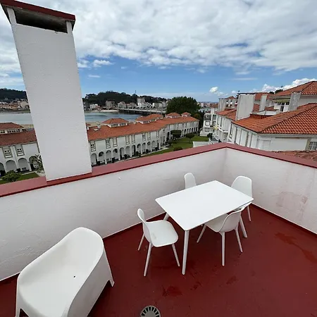 Con Terraza Y Vistas Al Mar En La アパート *