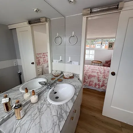 Con Terraza Y Vistas Al Mar En La イスラ・デ・ラ・トハ