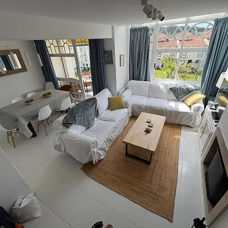Con Terraza Y Vistas Al Mar En La Apartment