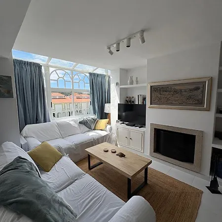 Con Terraza Y Vistas Al Mar En La アパート *