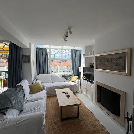 Con Terraza Y Vistas Al Mar En La *