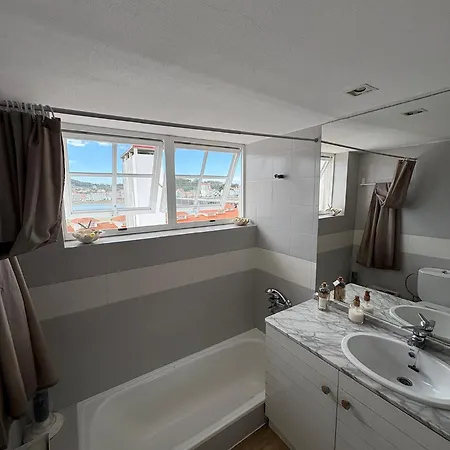 Con Terraza Y Vistas Al Mar En La イスラ・デ・ラ・トハ