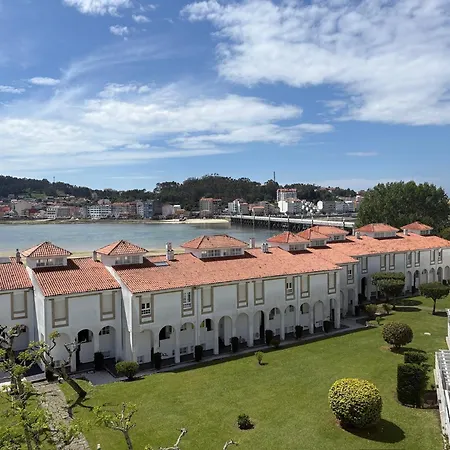 Con Terraza Y Vistas Al Mar En La アパート *