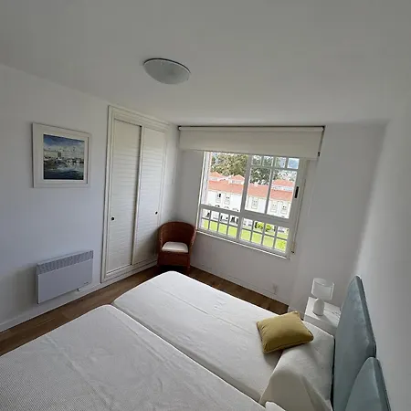 Con Terraza Y Vistas Al Mar En La *