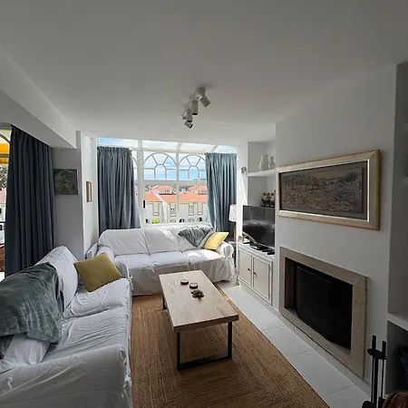 Con Terraza Y Vistas Al Mar En La